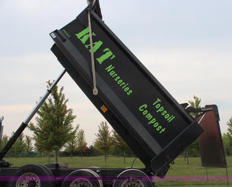 image for item H6606 2006 Kenworth T800B tri-axle dump truck