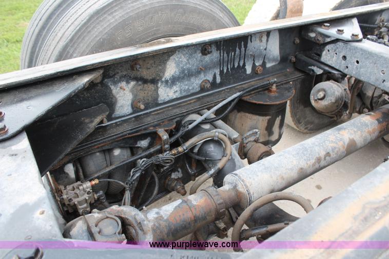 image for item H6606 2006 Kenworth T800B tri-axle dump truck