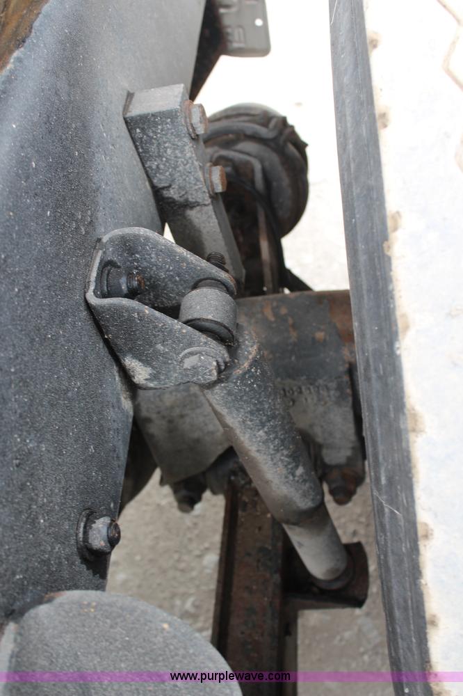 image for item H6606 2006 Kenworth T800B tri-axle dump truck