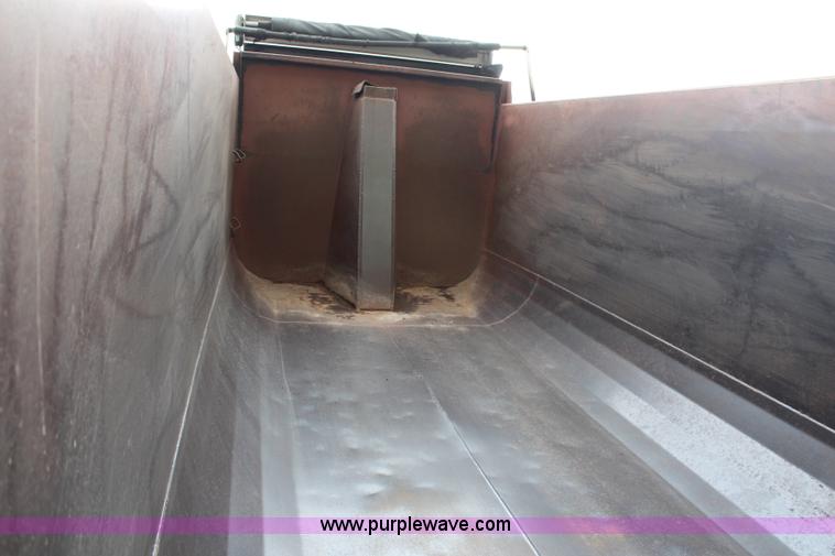 image for item H6606 2006 Kenworth T800B tri-axle dump truck