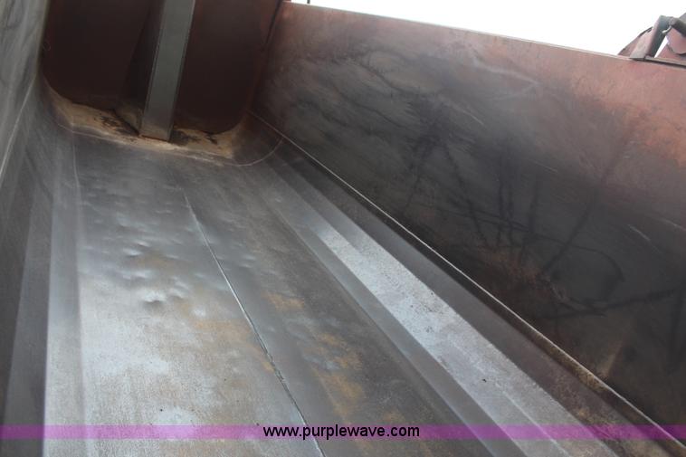 image for item H6606 2006 Kenworth T800B tri-axle dump truck