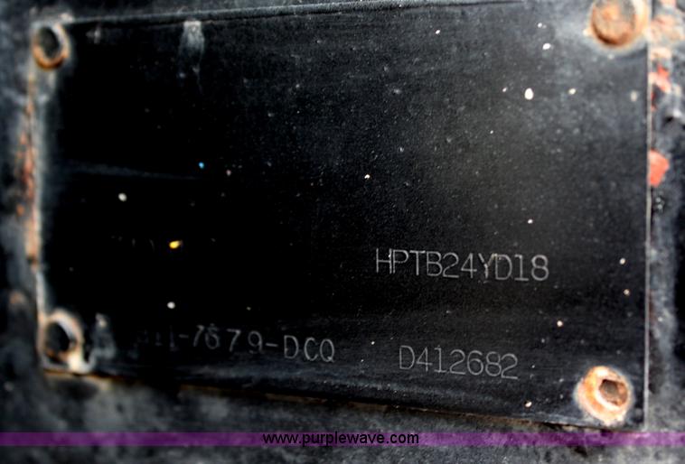 image for item H6606 2006 Kenworth T800B tri-axle dump truck