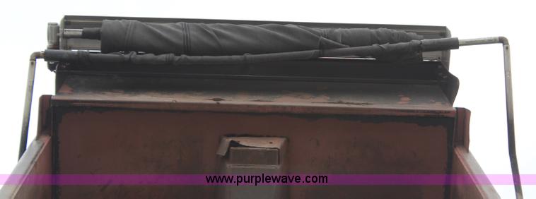 image for item H6606 2006 Kenworth T800B tri-axle dump truck