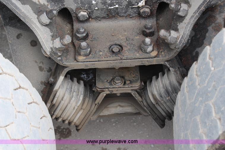 image for item H6606 2006 Kenworth T800B tri-axle dump truck