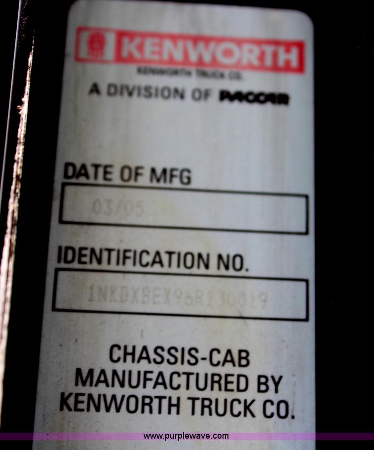 image for item H6606 2006 Kenworth T800B tri-axle dump truck