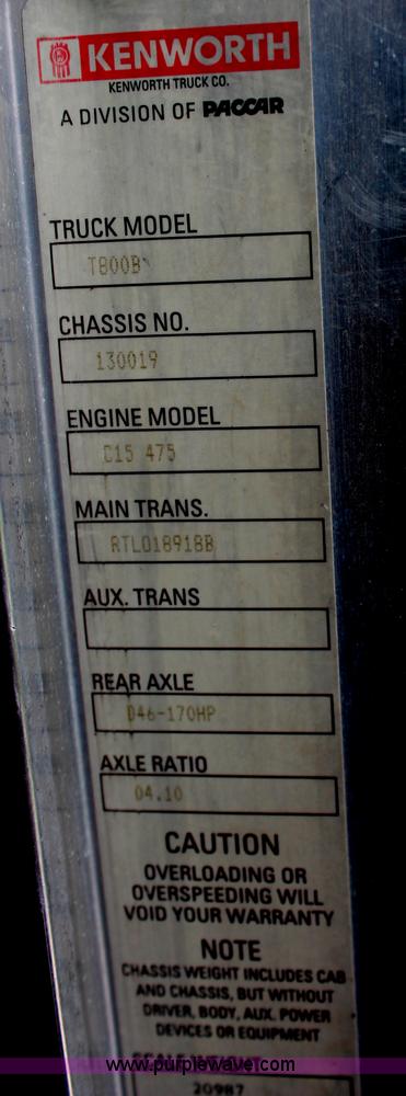 image for item H6606 2006 Kenworth T800B tri-axle dump truck