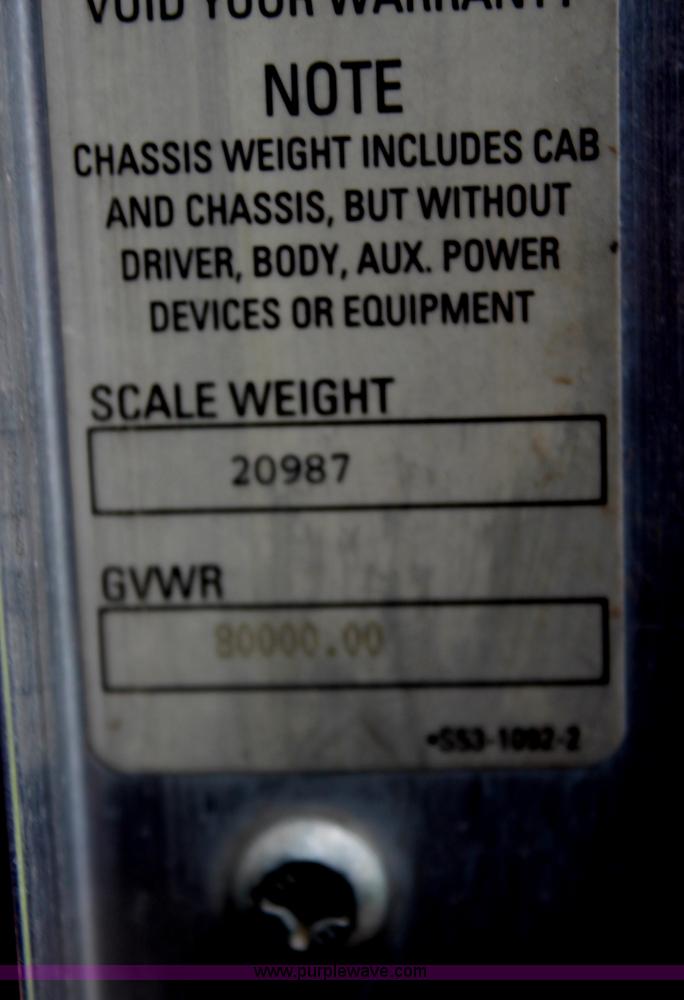 image for item H6606 2006 Kenworth T800B tri-axle dump truck