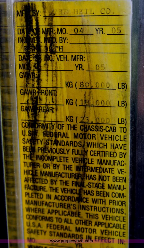 image for item H6606 2006 Kenworth T800B tri-axle dump truck