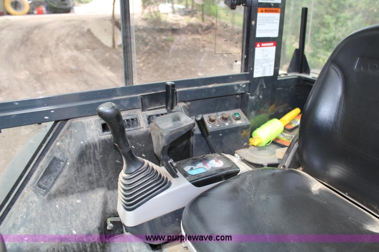 image for item H6607 2007 Komatsu PC40MR-2 mini excavator