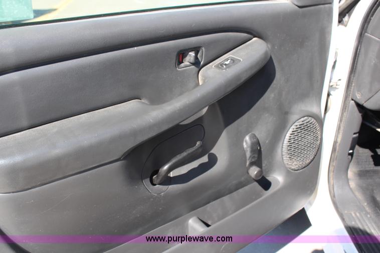 image for item H6626 2005 Chevrolet Silverado 2500HD utility truck