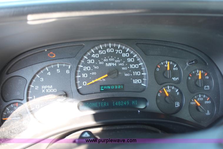 image for item H6626 2005 Chevrolet Silverado 2500HD utility truck