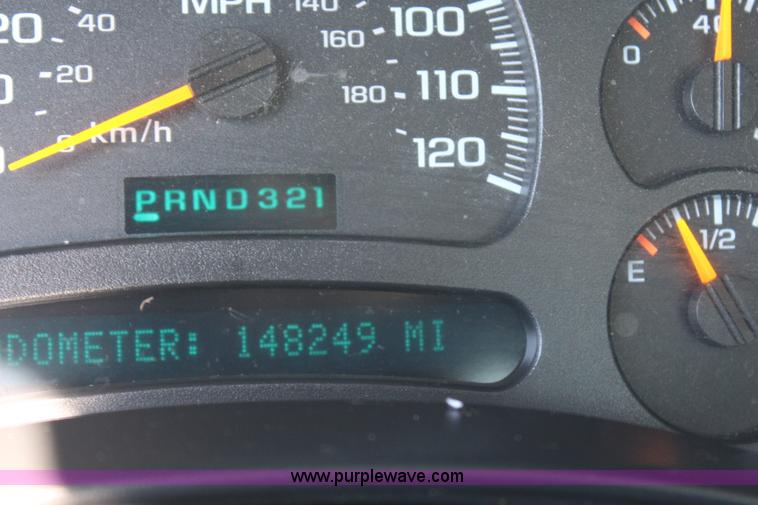 image for item H6626 2005 Chevrolet Silverado 2500HD utility truck