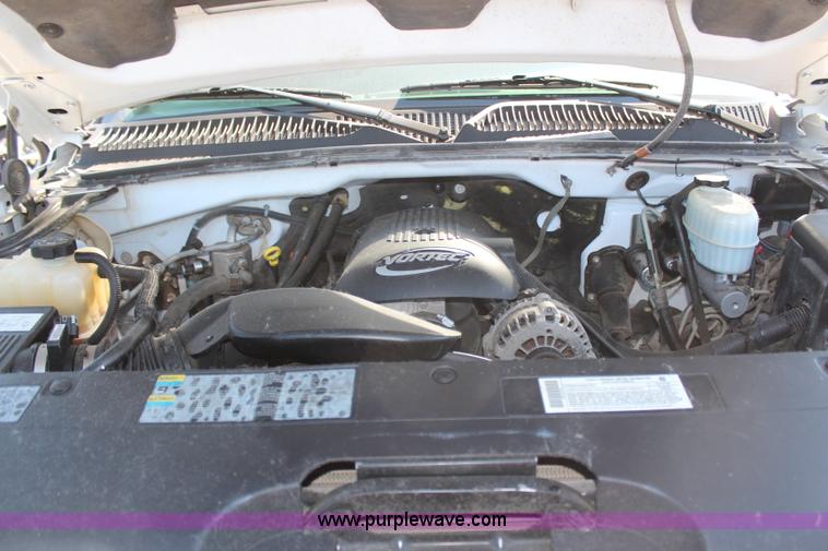 image for item H6626 2005 Chevrolet Silverado 2500HD utility truck