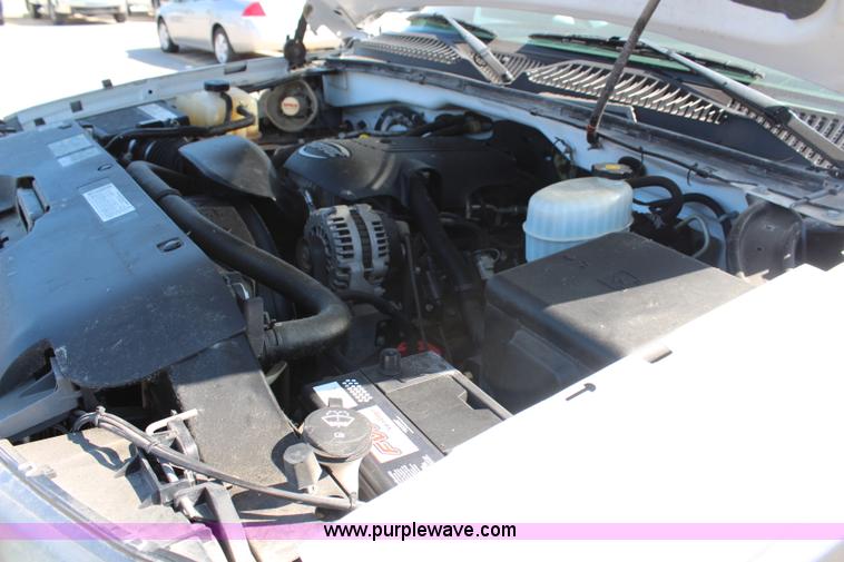image for item H6626 2005 Chevrolet Silverado 2500HD utility truck