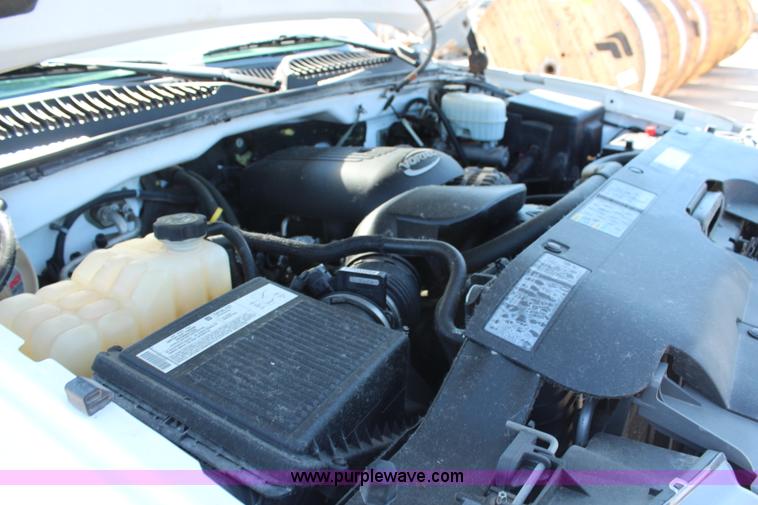 image for item H6626 2005 Chevrolet Silverado 2500HD utility truck