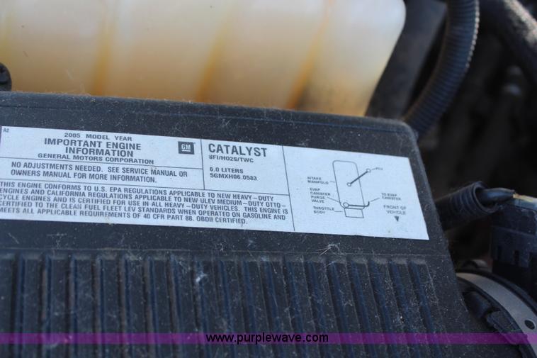 image for item H6626 2005 Chevrolet Silverado 2500HD utility truck