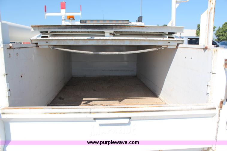 image for item H6626 2005 Chevrolet Silverado 2500HD utility truck