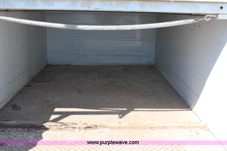 image for item H6626 2005 Chevrolet Silverado 2500HD utility truck