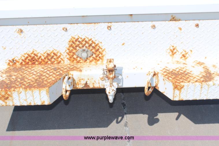 image for item H6626 2005 Chevrolet Silverado 2500HD utility truck