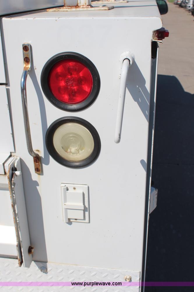 image for item H6626 2005 Chevrolet Silverado 2500HD utility truck