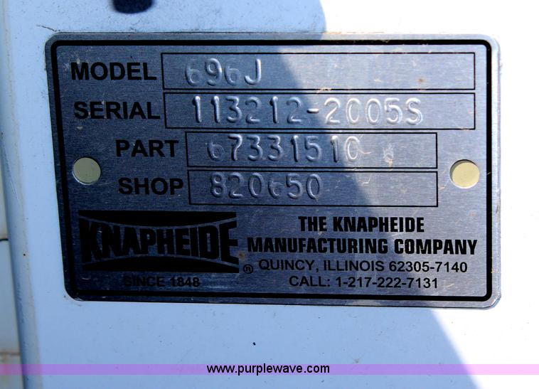 image for item H6626 2005 Chevrolet Silverado 2500HD utility truck