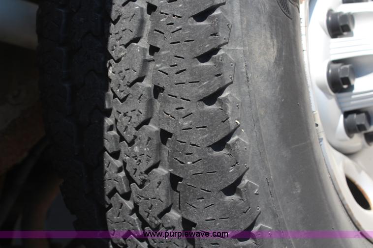 image for item H6626 2005 Chevrolet Silverado 2500HD utility truck