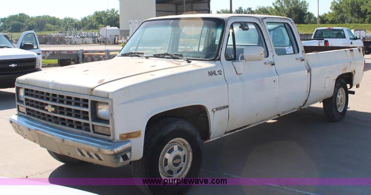 image for item H6629 1989 Chevrolet R3500 Crew Cab pickup truck