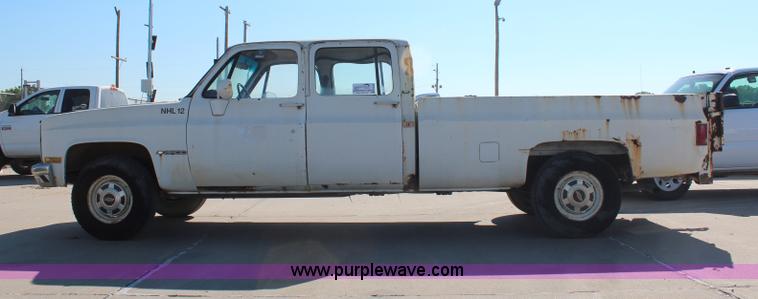 image for item H6629 1989 Chevrolet R3500 Crew Cab pickup truck