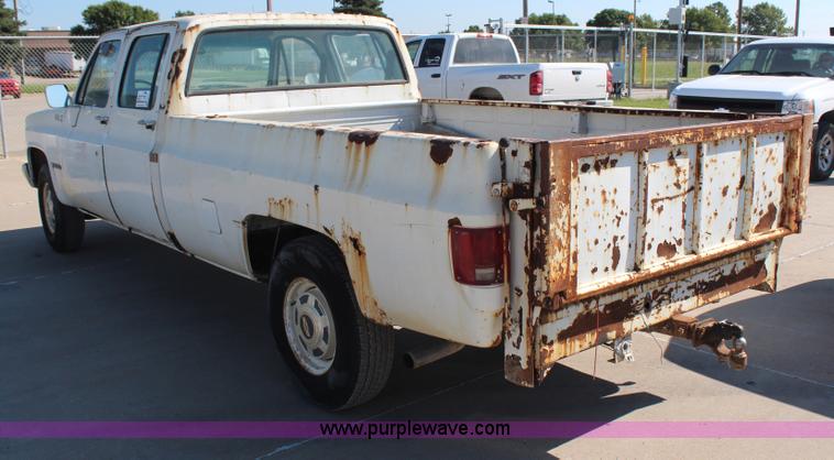 image for item H6629 1989 Chevrolet R3500 Crew Cab pickup truck