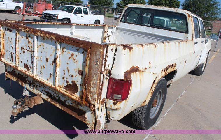 image for item H6629 1989 Chevrolet R3500 Crew Cab pickup truck