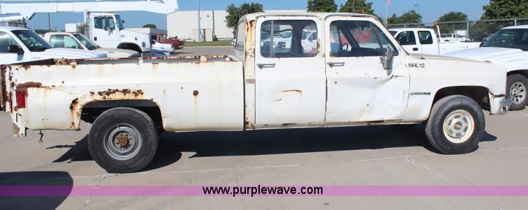 image for item H6629 1989 Chevrolet R3500 Crew Cab pickup truck