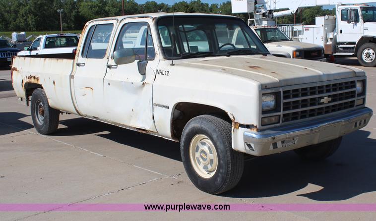 image for item H6629 1989 Chevrolet R3500 Crew Cab pickup truck