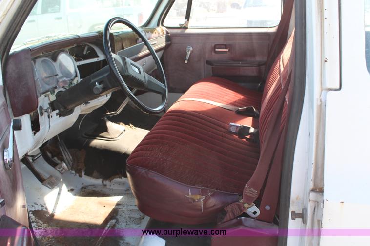 image for item H6629 1989 Chevrolet R3500 Crew Cab pickup truck