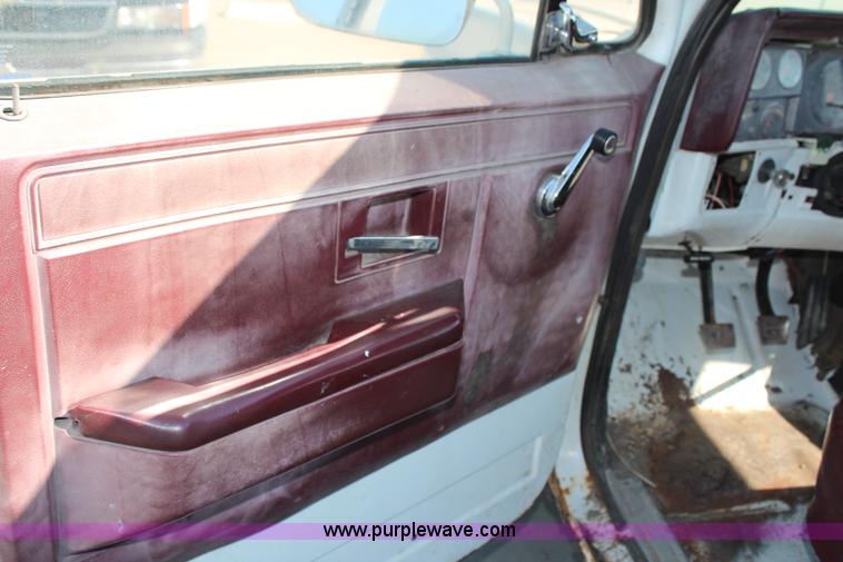 image for item H6629 1989 Chevrolet R3500 Crew Cab pickup truck