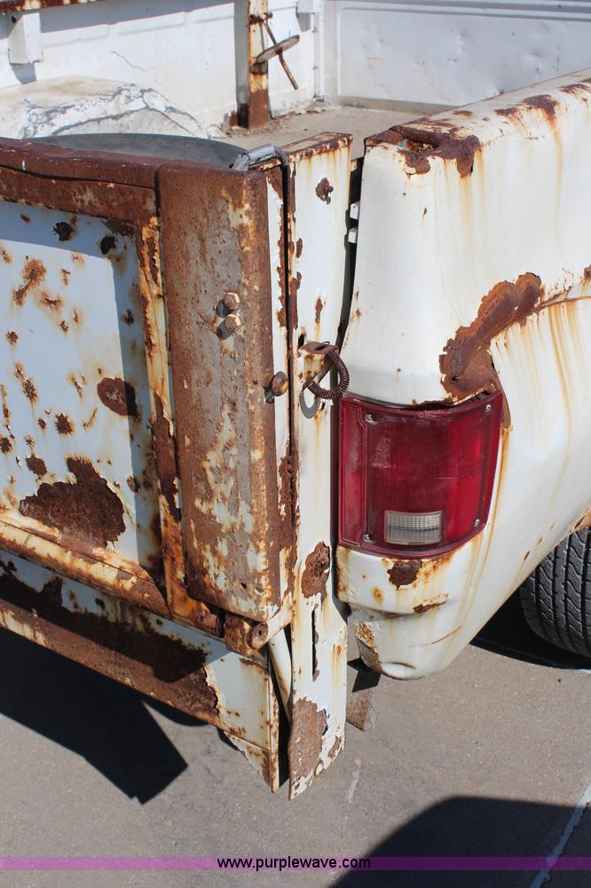 image for item H6629 1989 Chevrolet R3500 Crew Cab pickup truck