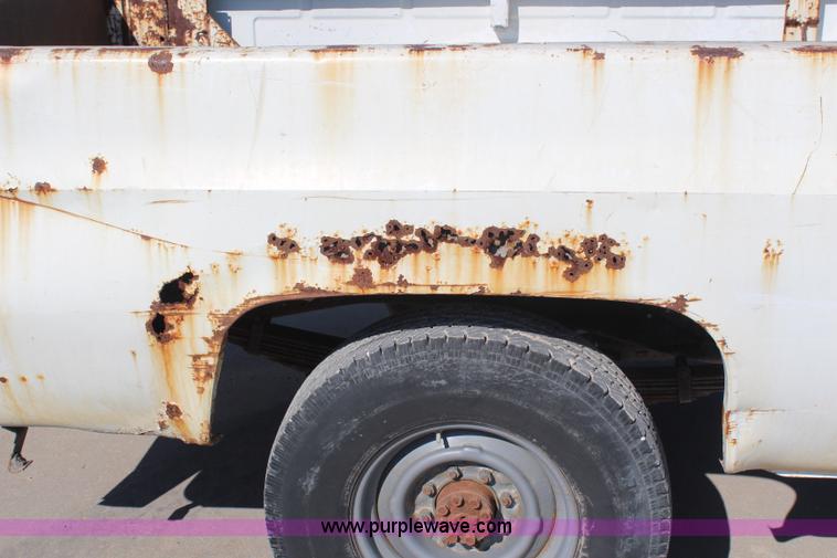 image for item H6629 1989 Chevrolet R3500 Crew Cab pickup truck