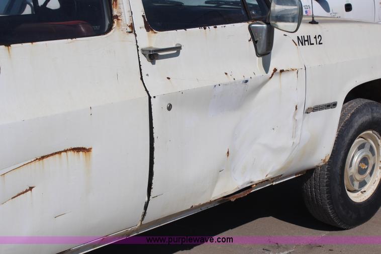 image for item H6629 1989 Chevrolet R3500 Crew Cab pickup truck