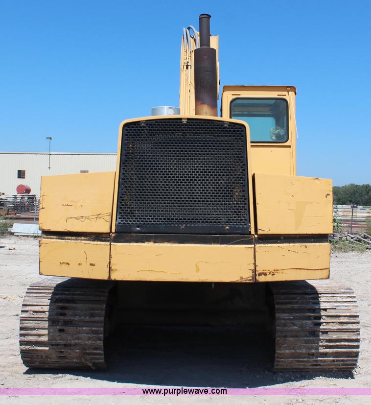 image for item H6658 1979 John Deere 690B excavator