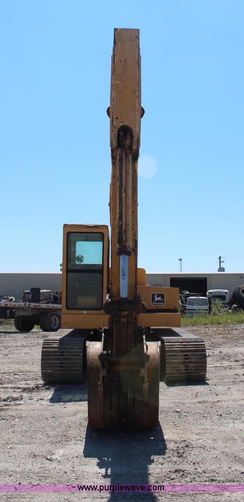 image for item H6658 1979 John Deere 690B excavator