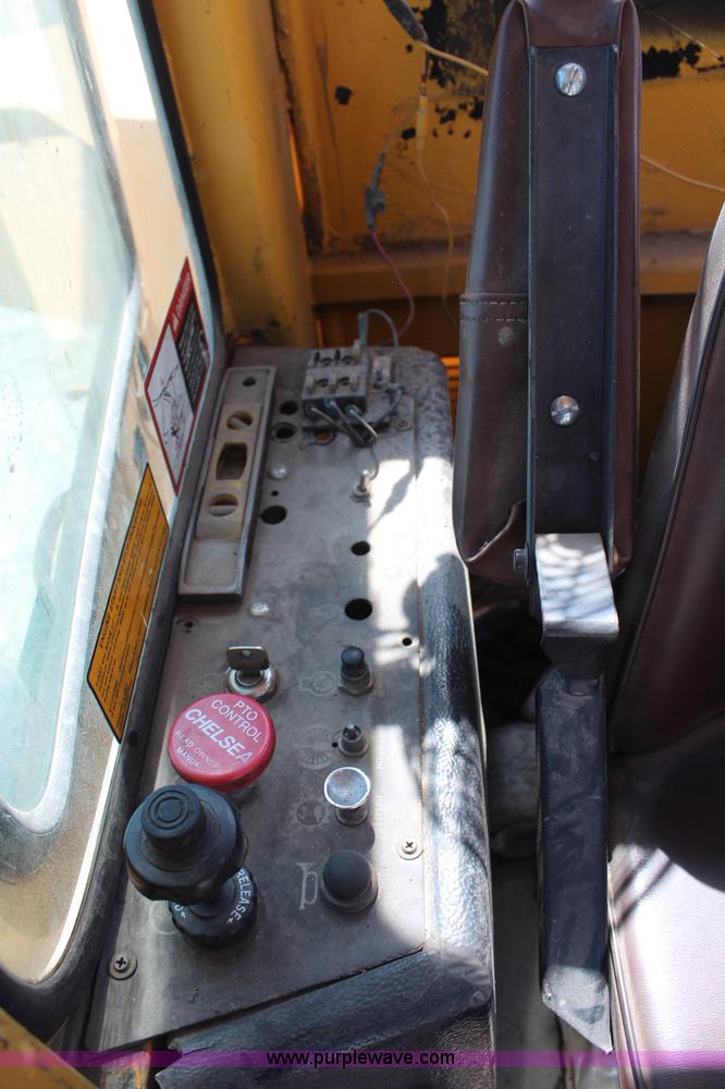 image for item H6658 1979 John Deere 690B excavator