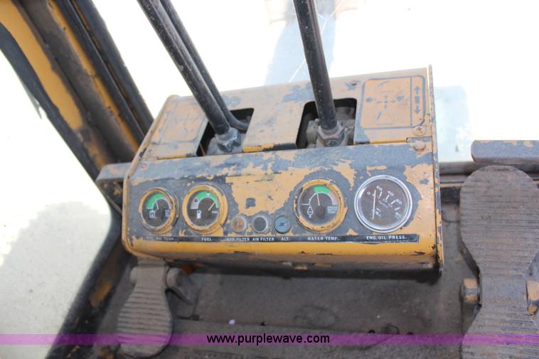 image for item H6658 1979 John Deere 690B excavator