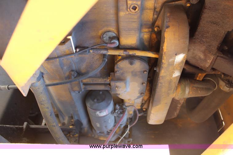 image for item H6658 1979 John Deere 690B excavator