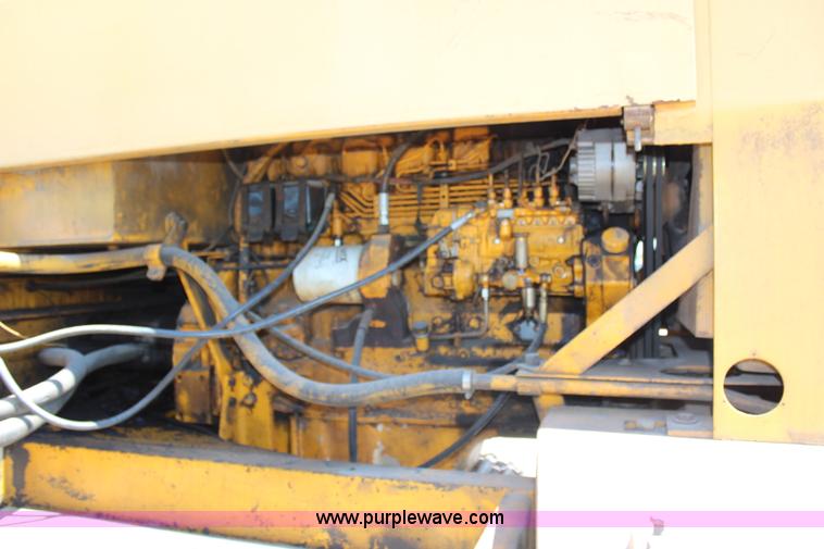 image for item H6658 1979 John Deere 690B excavator