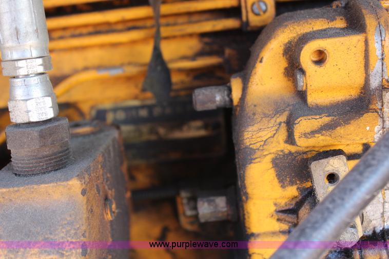 image for item H6658 1979 John Deere 690B excavator