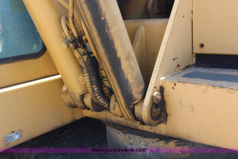 image for item H6658 1979 John Deere 690B excavator