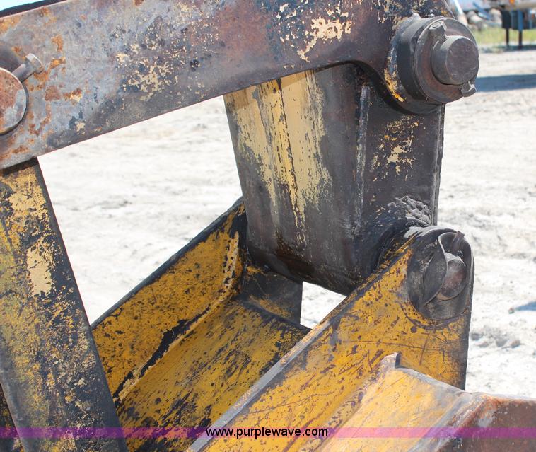 image for item H6658 1979 John Deere 690B excavator