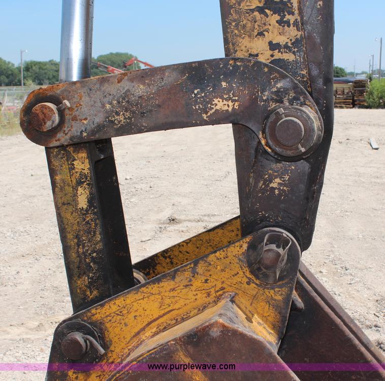 image for item H6658 1979 John Deere 690B excavator