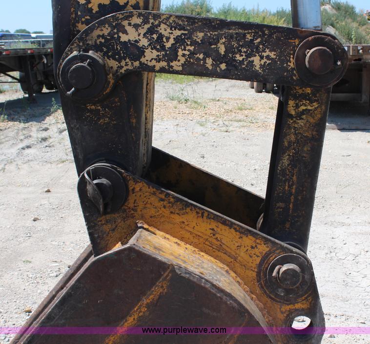 image for item H6658 1979 John Deere 690B excavator