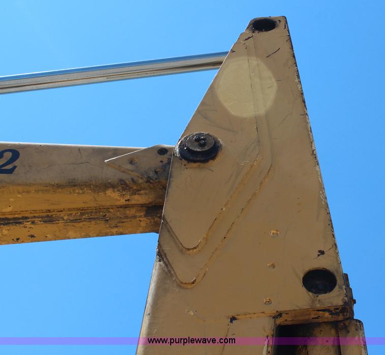 image for item H6658 1979 John Deere 690B excavator