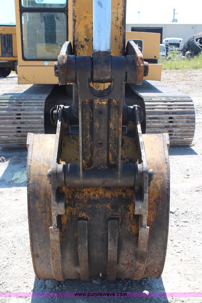 image for item H6658 1979 John Deere 690B excavator